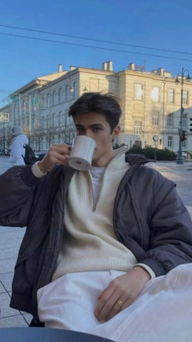 Cliente satisfeito usando nossas roupas