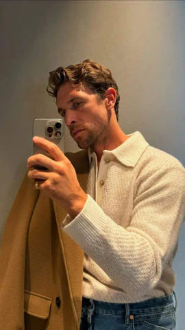 Cliente satisfeito usando nossas roupas